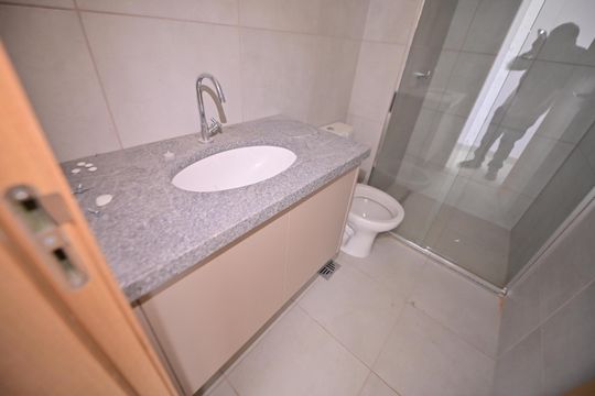 Banheiro de apartamento para alugar com 2 quartos, 62m² em Serrinha, Goiânia
