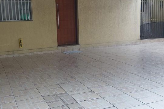 Garagem de casa à venda com 2 quartos, 68m² em Vila Antonieta, São Paulo