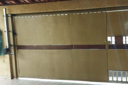 Garagem de casa à venda com 2 quartos, 68m² em Vila Antonieta, São Paulo