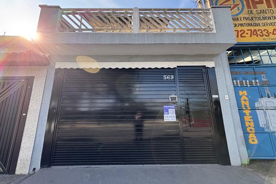Fachada de casa à venda com 3 quartos, 185m² em Vila Curuçá, Santo André