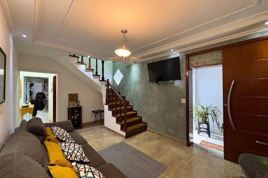 Casa à venda com 3 quartos, 185m² em Vila Curuçá, Santo André