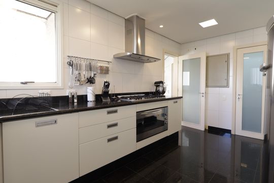 Cozinha de apartamento à venda com 5 quartos, 425m² em Jardim Fonte do Morumbi, São Paulo