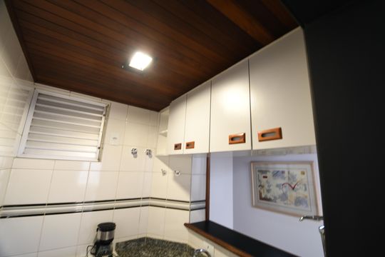 Cozinha de apartamento à venda com 1 quarto, 48m² em Centro, Campinas