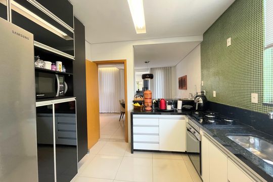 Cozinha de casa de condomínio à venda com 3 quartos, 149m² em Garças, Belo Horizonte