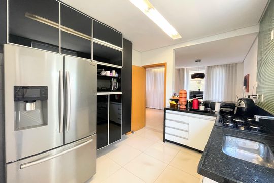 Cozinha de casa de condomínio à venda com 3 quartos, 149m² em Garças, Belo Horizonte