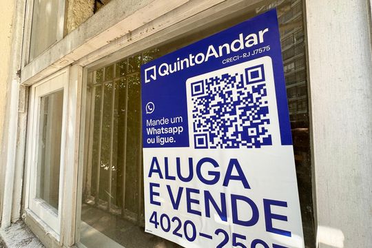 Plaquinha instalada de apartamento para alugar com 2 quartos, 60m² em Centro, Rio de Janeiro