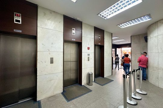 Portaria de apartamento para alugar com 2 quartos, 60m² em Centro, Rio de Janeiro