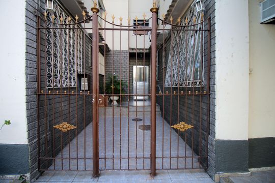 Fachada e portaria de apartamento à venda com 2 quartos, 42m² em Irajá, Rio de Janeiro
