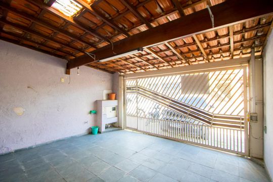 Garagem de casa à venda com 2 quartos, 136m² em Vila Scarpelli, Santo André