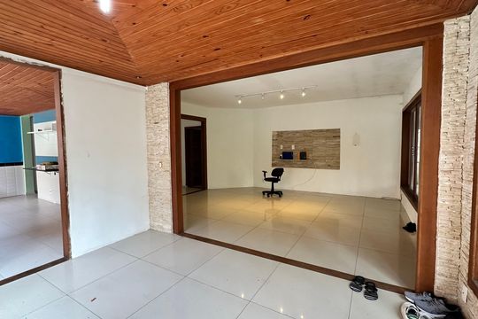 Sala de casa à venda com 7 quartos, 900m² em Vargem Pequena, Rio de Janeiro