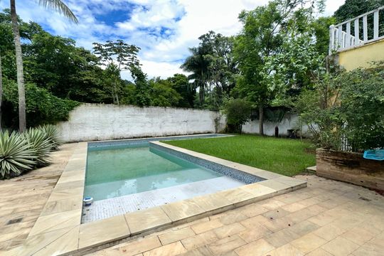 Piscina de casa à venda com 7 quartos, 900m² em Vargem Pequena, Rio de Janeiro