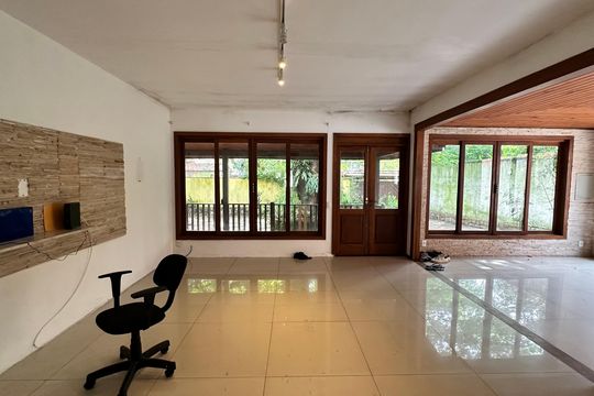 Sala de casa à venda com 7 quartos, 900m² em Vargem Pequena, Rio de Janeiro