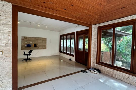 Sala de casa à venda com 7 quartos, 900m² em Vargem Pequena, Rio de Janeiro