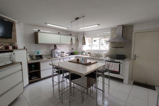 Casa à venda com 4 quartos, 212m² em Parque Alves de Lima, São Paulo