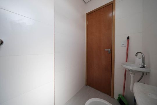 Banheiro de apartamento para alugar com 2 quartos, 33m² em Parque Artur Alvim, São Paulo