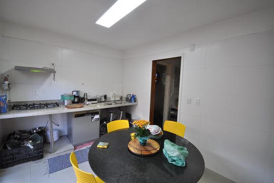 Cozinha de casa à venda com 4 quartos, 200m² em Tremembé, São Paulo