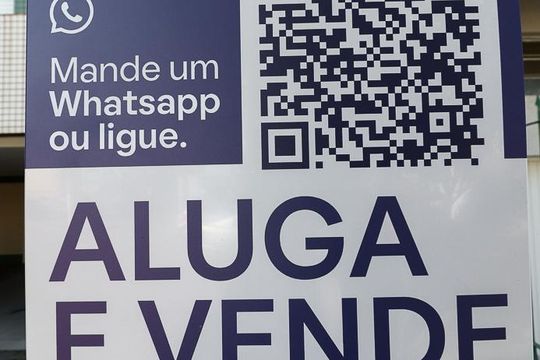 Placa de apartamento à venda com 3 quartos, 76m² em Vila Ipiranga, Porto Alegre