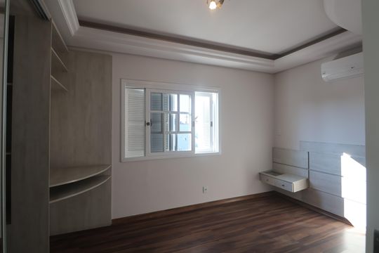 Suite 1 de casa à venda com 3 quartos, 270m² em Rio Branco, Canoas