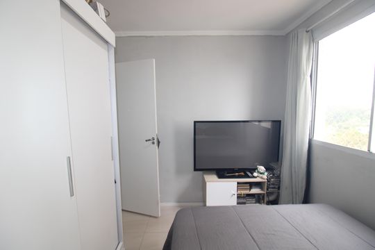 Quarto 1 de apartamento para alugar com 2 quartos, 43m² em Vila Pedra Branca, São Paulo