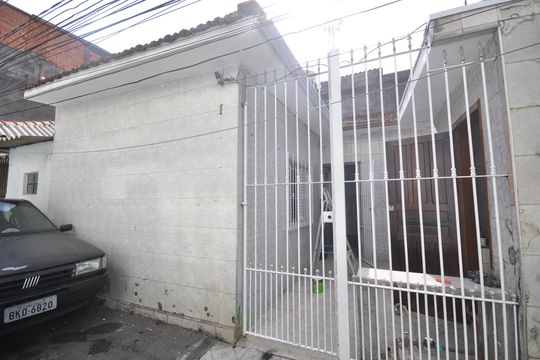 Fachada de casa à venda com 1 quarto, 60m² em Vila Constança, São Paulo