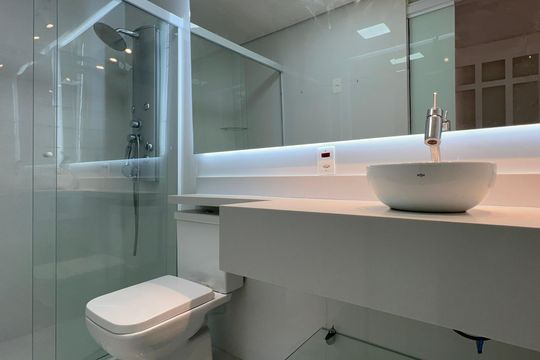Banheiro de apartamento à venda com 2 quartos, 88m² em Vila Madalena, São Paulo