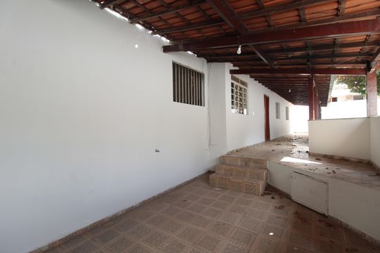 Casa à venda com 4 quartos, 247m² em Santa Monica, Belo Horizonte