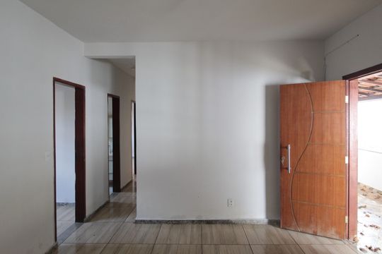 Casa à venda com 4 quartos, 247m² em Santa Monica, Belo Horizonte