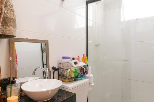 Banheiro de apartamento para alugar com 2 quartos, 55m² em Vila Ré, São Paulo