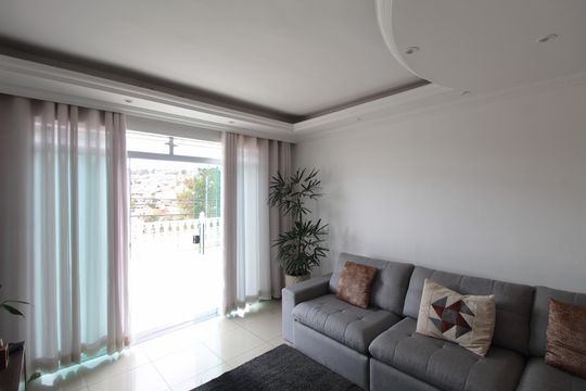 Sala de casa à venda com 3 quartos, 360m² em Manacás, Belo Horizonte