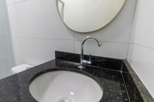 Banheiro de apartamento para alugar com 2 quartos, 33m² em Vila Carrão, São Paulo