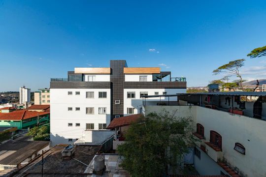 Sala 1 vista de apartamento à venda com 3 quartos, 200m² em Barreiro, Belo Horizonte
