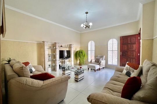 Sala de casa à venda com 4 quartos, 170m² em Taquaral, Campinas