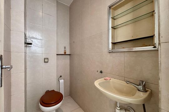 Área de serviço - banheiro de apartamento à venda com 3 quartos, 136m² em Copacabana, Rio de Janeiro