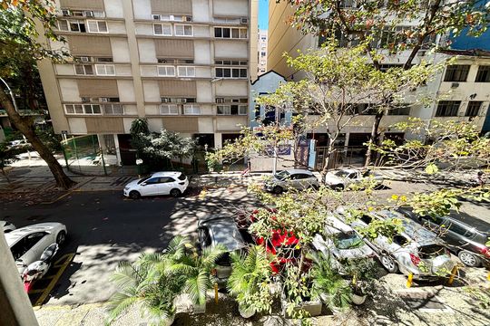 Vista da Sala de apartamento à venda com 3 quartos, 136m² em Copacabana, Rio de Janeiro