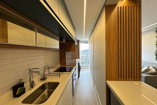 Cozinha de apartamento à venda com 2 quartos, 69m² em Empresarial 18 do Forte, Barueri