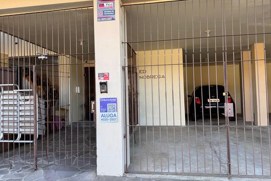 Plaquinha fachada de apartamento para alugar com 2 quartos, 60m² em Cristo Rei, São Leopoldo