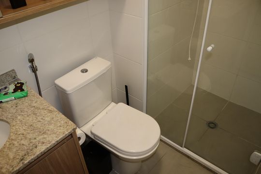 Banheiro de apartamento para alugar com 1 quarto, 28m² em República, São Paulo