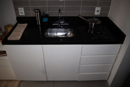 Cozinha de apartamento para alugar com 1 quarto, 28m² em República, São Paulo