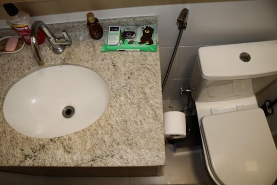 Banheiro de apartamento para alugar com 1 quarto, 28m² em República, São Paulo