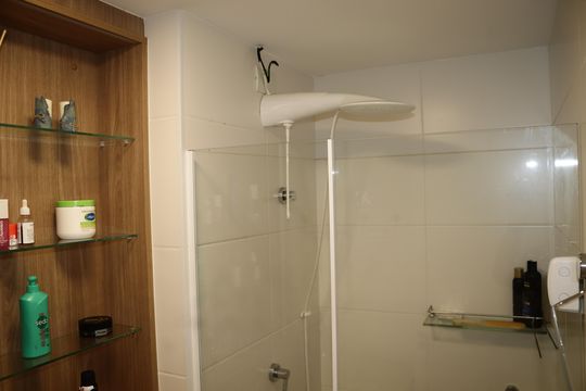 Banheiro de apartamento para alugar com 1 quarto, 28m² em República, São Paulo