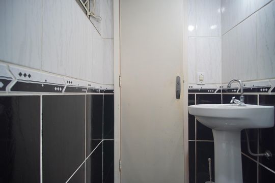 Banheiro de kitnet/studio à venda com 1 quarto, 41m² em Centro, São Leopoldo
