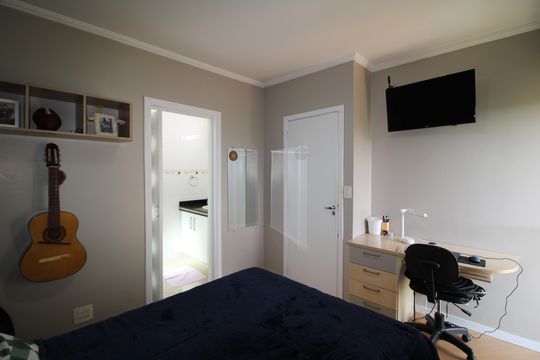 Suíte 2 de casa à venda com 3 quartos, 380m² em Vila Maria Luisa, São Paulo