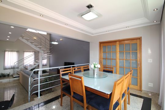 Sala 1 de casa à venda com 3 quartos, 380m² em Vila Maria Luisa, São Paulo