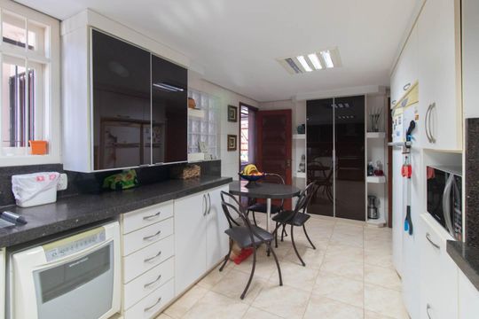 Cozinha de casa à venda com 5 quartos, 900m² em Cavalhada, Porto Alegre