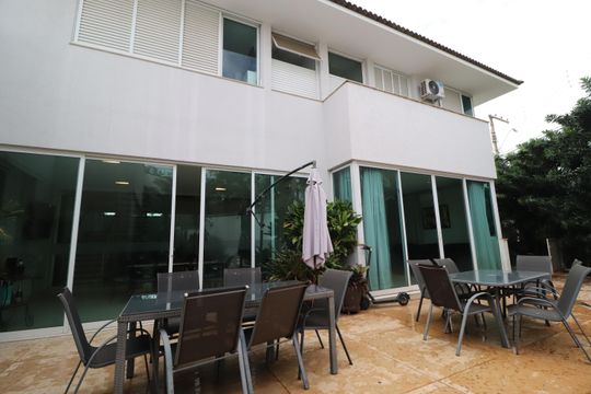 Fachada de casa para alugar com 4 quartos, 490m² em Tabajaras, Uberlândia