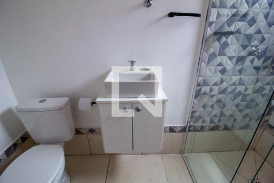 Banheiro de kitnet/studio para alugar com 1 quarto, 30m² em Jardim do Sol, Sorocaba
