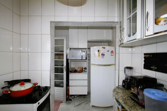 Cozinha de apartamento à venda com 3 quartos, 100m² em Carlos Prates, Belo Horizonte