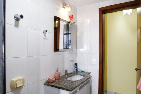 Banheiro Social de apartamento à venda com 3 quartos, 100m² em Carlos Prates, Belo Horizonte