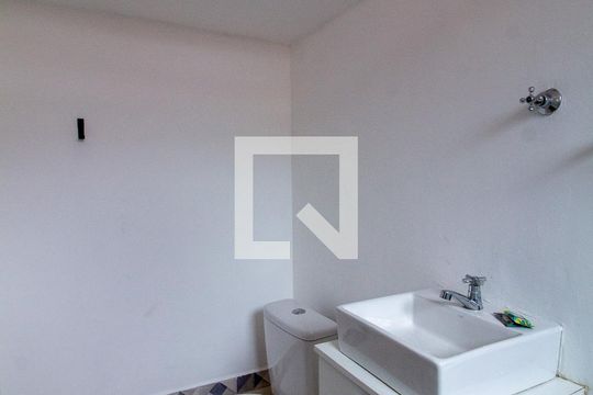Banheiro de kitnet/studio para alugar com 1 quarto, 28m² em Jardim do Sol, Sorocaba