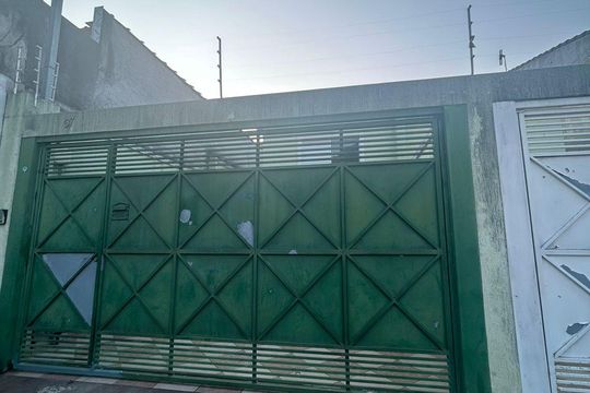 Fachada de casa à venda com 2 quartos, 69m² em Parque Continental, Guarulhos